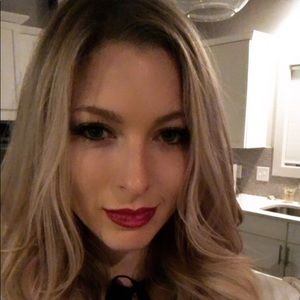 Meet your Posher, Alicia